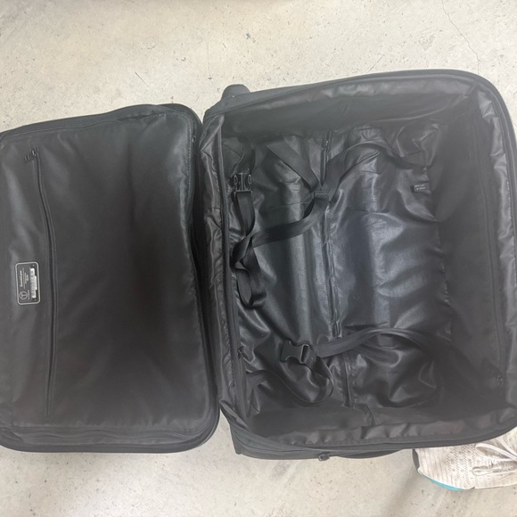 TUMI T TECH Black Expandable Rolling Suitcase - Picture 5 of 5